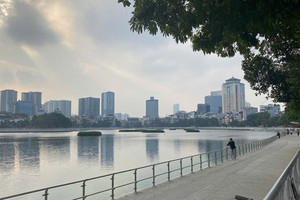 Sau hơn 1 năm cải tạo, hồ Hoàng Cầu dần lộ diện không gian mới