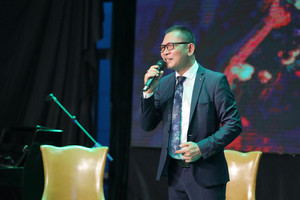 Anh công nhân mỏ than một thời được phong tặng danh hiệu NSND ở tuổi 63, là thầy của hàng loạt ca sĩ Việt thành danh