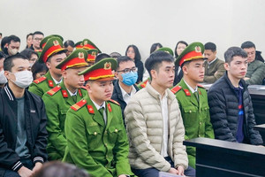 'Trùm' sữa giả Hoàng Quang Thịnh khai trước tòa:'Gia đình, các con của bị cáo sáng chiều đều uống sữa do bị cáo sản xuất, ngoài ra có bạn bè người thân cháu ruột cũng uống'