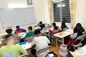 Giáo viên đang dạy thêm ngoài trường học chú ý thông tin đặc biệt quan trọng sau