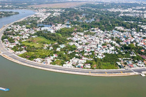 Chỉ hơn một tháng nữa sẽ thông xe tuyến đường ven sông gần 5km đi qua biệt thự cổ là bối cảnh phim Người đẹp Tây Đô