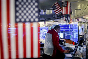 Mỹ bắt Tổng thống Venezuela, chứng khoán toàn cầu vẫn lập đỉnh