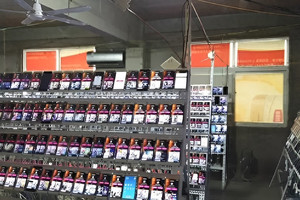 Phong tỏa khẩn cấp, tịch thu 26.000 điện thoại di động, 33,8 tỷ tiền mặt tại một căn nhà