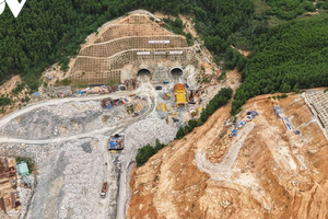 Chính thức thông toàn bộ hầm chui dài nhất tuyến cao tốc nối ‘rừng – biển’ đầu tiên của Việt Nam