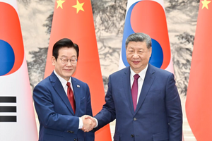 Tổng thống Hàn Quốc khoe ảnh selfie ‘để đời’ cùng Chủ tịch Trung Quốc, chụp bằng điện thoại Xiaomi