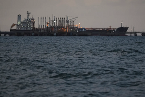 Mỹ siết chặt phong tỏa Venezuela, tàu chở dầu quay đầu hàng loạt