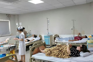 Chủ xe bánh mì bị phạt 92 triệu đồng sau vụ 89 người nhập viện vì ngộ độc thực phẩm