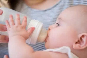 Nestlé thu hồi hơn 800 sản phẩm sữa công thức trẻ em do nghi nhiễm độc tố