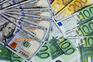 Tỷ giá USD hôm nay 7/1: Ngân hàng giữ ổn định, USD tự do hạ nhiệt