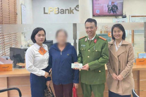 Bà K. ra ngân hàng LPBank chuyển tiền để 'kiểm tra tài chính', công an lập tức đến làm việc