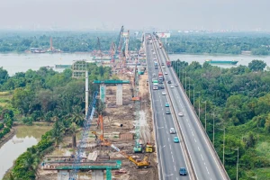 Mở rộng cao tốc TP.HCM - Long Thành: Thi công cầm chừng tại cửa ngõ TP.HCM vì “kẹt” mặt bằng