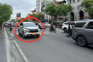 Ngay bây giờ, đi ô tô không thực hiện thao tác này khi chuyển hướng sẽ bị phạt lên tới 22 triệu và trừ 10 điểm GPLX, phải biết để chấp hành nghiêm chỉnh