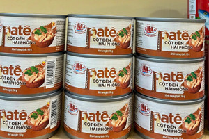 Pate cột đèn Hải Phòng do CTCP Hạ Long sản xuất bị tẩy chay, vứt vào sọt rác: Người tiêu dùng hoang mang