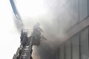 Hà Nội: 3 người thương vong trong vụ cháy nhà 7 tầng ở phố Lê Lợi, Hà Đông