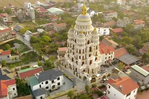 Lâu đài hoàng gia giữa làng quê Bắc Ninh: Cao 12 tầng, nội thất ‘sang - xịn’ đến choáng ngợp