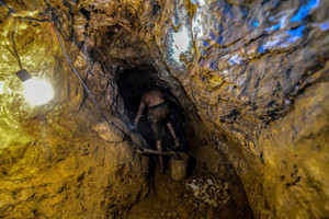 Quốc gia nắm giữ hơn 8.000 tấn vàng, 1 triệu carat kim cương cùng 303 tỷ thùng dầu