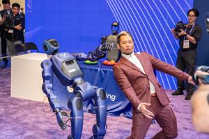 Robot hình người của ông Phạm Nhật Vượng gây bất ngờ tại CES 2026, phô diễn khả năng đấm bốc, nhảy múa
