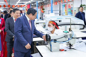 Doanh nghiệp dệt may hướng tới mốc 1 tỷ USD xuất khẩu vừa đón Thủ tướng tới thăm