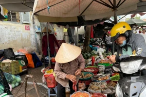 Bất an với thực phẩm mùa Tết: Thực phẩm ‘mình trần, ba không’