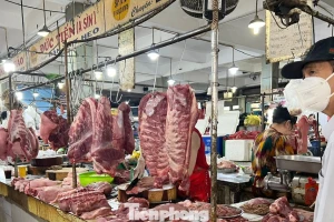 Thịt heo bình ổn giá bất ngờ... phi mã