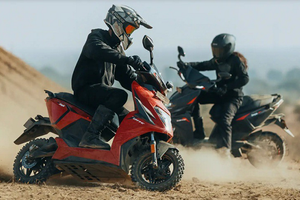 Xuất hiện xe máy điện đi tới 400km/lần sạc, công nghệ an toàn 'dày đặc', giá bán khiến nhiều người ngỡ ngàng