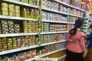 Người tiêu dùng ở TPHCM 'quay lưng' với đồ hộp