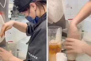Nhân viên của một hãng trà sữa nổi tiếng dùng tay trần pha chế đồ uống, cửa hàng lập tức bị đóng cửa