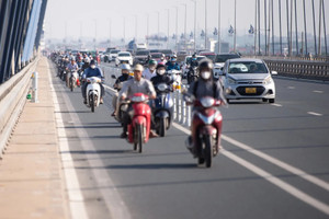 Ngay bây giờ, hành vi nhiều người dễ sơ ý khi đi xe máy, sẽ bị phạt lên tới 14 triệu và trừ 10 điểm GPLX