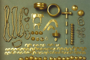 Phong tỏa khẩn cấp, thu giữ 6,5kg vàng do người lái máy xúc phát hiện