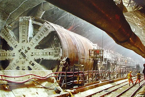 Cỗ máy đào hầm mắc kẹt dưới lòng đất, 1.300 tỷ đồng có nguy cơ mất trắng: Trung Quốc lập tức ra tay giải cứu