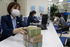 Lãi suất tăng, nợ xấu leo thang: Chuyên gia cảnh báo rủi ro ngân hàng thành 'con nợ' khi doanh nghiệp vay 90 đồng, vốn chỉ 10 đồng