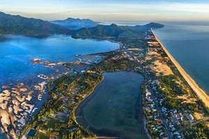 Vùng vịnh tọa lạc dưới chân ‘thiên hạ đệ nhất hùng quan’ được quy hoạch bài bản thành khu đô thị, du lịch vươn tầm quốc tế