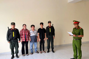 Đột kích 1 cơ sở, bắt ông chủ thương hiện mỳ sợi Châu Phát