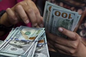 Đồng USD lao dốc sau phát biểu của Chủ tịch Fed, thị trường tiền tệ toàn cầu rung chuyển