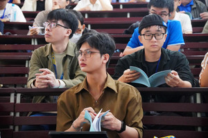 Một trường đại học yêu cầu sinh viên không được chụp màn hình nhóm chat nội bộ