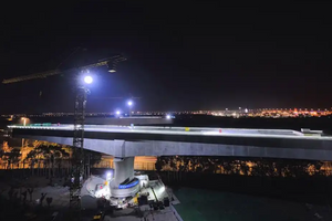 Xoay cầu 10.000 tấn bắc qua đường tàu đệm từ chỉ trong 1 tiếng, Trung Quốc khiến thế giới trầm trồ thán phục