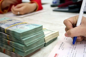 Một doanh nghiệp niêm yết chào bán 15 triệu cổ phiếu để trả nợ cùng lúc nhiều ngân hàng