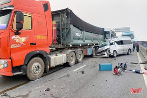 Tai nạn nghiêm trọng trên cao tốc tại Thanh Hóa khiến 10 người thương vong: Xe khách chở đại diện nhà gái ra Hưng Yên gặp mặt nhà trai