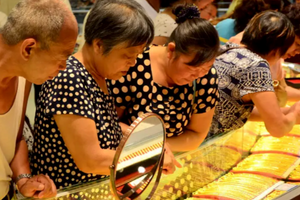 Hàng loạt ngân hàng Trung Quốc cảnh báo về vàng, người dân chú ý