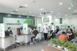 Vietcombank (VCB) dừng toàn bộ giao dịch chuyển, rút tiền với nhiều nhóm khách hàng