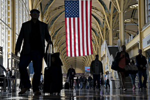 Mỹ dừng cấp thị thực nhập cư cho công dân của 75 quốc gia, chuyện gì đây?