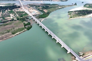 Đập dâng 1.500 tỷ giải cứu hạ lưu sông bị đập thủy điện chặn dòng sắp chính thức thông xe