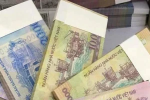 Rầm rộ đổi tiền lì xì Tết