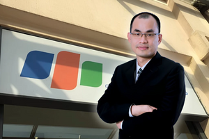 Chủ tịch Chứng khoán FPT xin từ nhiệm để ra nước ngoài