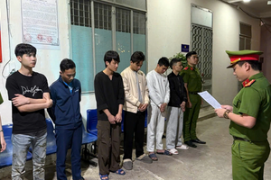 Khám xét khẩn cấp, tịch thu hơn 5,2 tỷ đồng tiền mặt, 6 sổ đỏ cùng nhiều USB: Bắt nóng 7 đối tượng