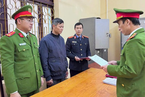 Khởi tố một nguyên Chủ tịch UBND xã