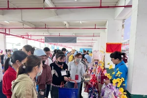 Công ty đông lao động nhất TPHCM thưởng Tết ra sao?