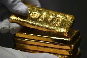 Trật tự tiền tệ toàn cầu rung chuyển: Loạt NHTW tháo chạy khỏi USD, dự trữ vàng lên cao nhất 30 năm