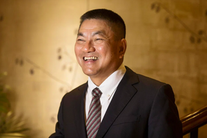 Tỷ phú khuyên người dân mua vàng giữa bất ổn toàn cầu