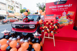 Mạng di động FPT mừng sinh nhật 2 tuổi, trao xe VinFast VF3 trị giá 300 triệu cho khách hàng